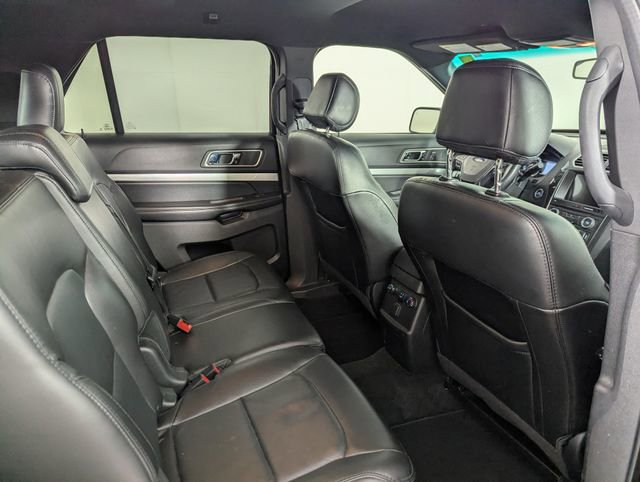 Used 2017 Ford Explorer XLT w/ Equipment Group 202A image 21