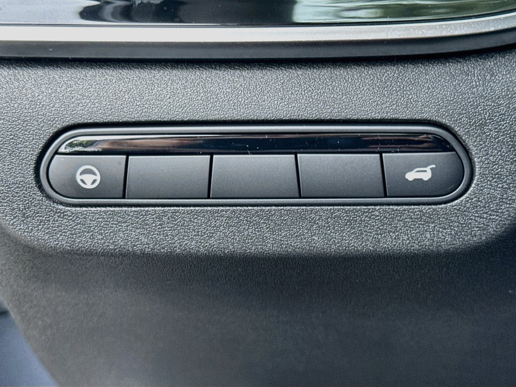 Used 2027 INFINITI QX60 Luxe w/ Cargo Package FWD image 11