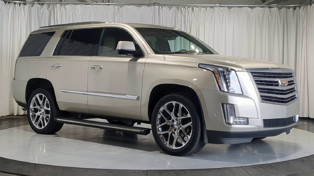 Used 2017 Cadillac Escalade Platinum AWD/4WD image 3