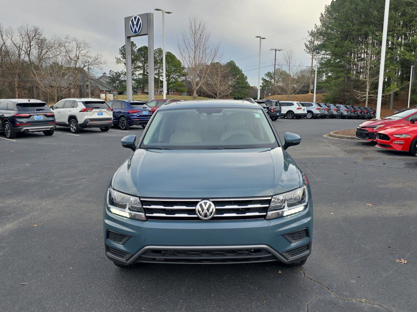 Used 2021 Volkswagen Tiguan SE image 2