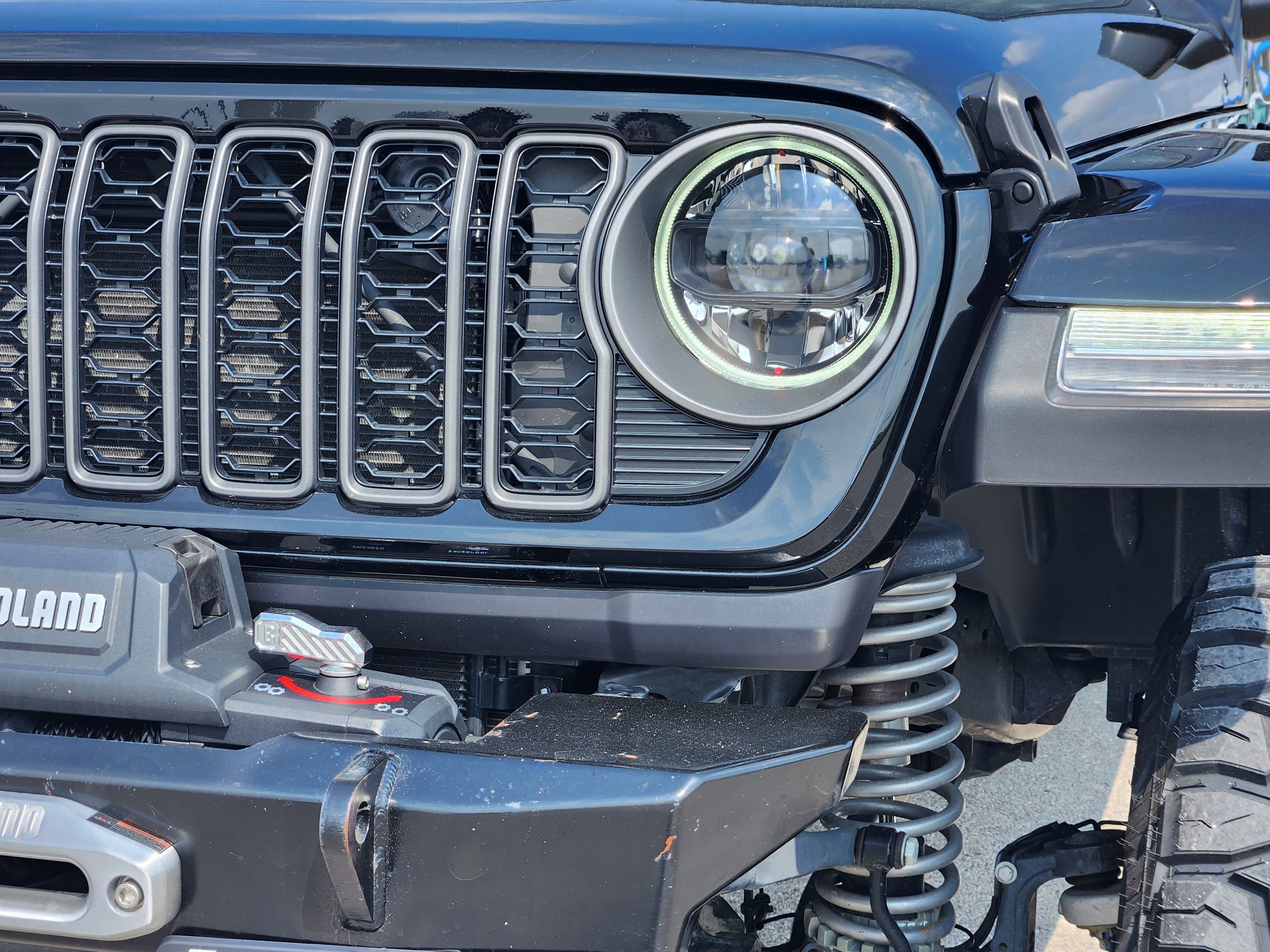 Used 2025 Jeep Gladiator Rubicon AWD/4WD image 8