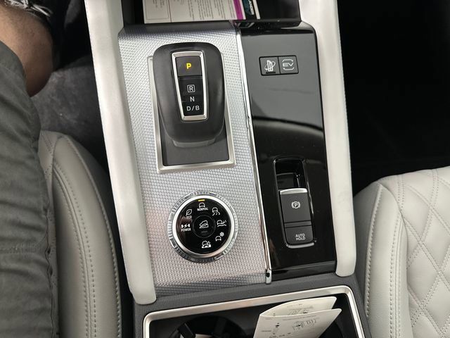 Used 2025 Mitsubishi Outlander 4WD Plug-In Hybrid image 37