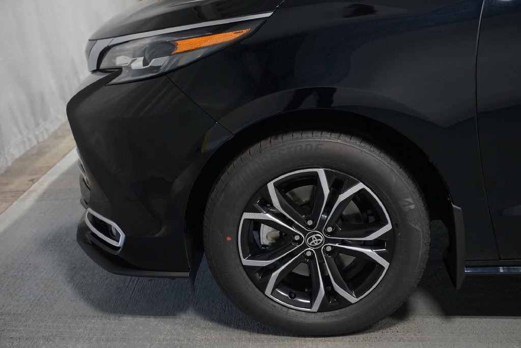 New 2026 Toyota Sienna Platinum AWD/4WD image 5