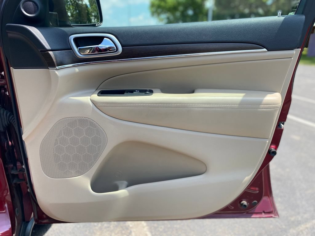 Used 2018 Jeep Grand Cherokee Limited AWD/4WD image 9