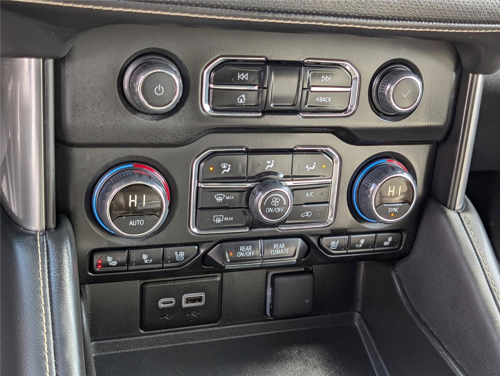 Used 2024 Chevrolet Suburban Premier image 29