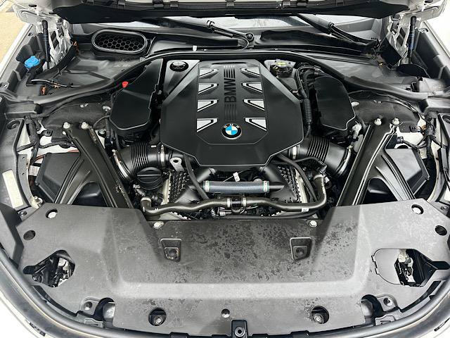 Used 2023 BMW 760i xDrive AWD/4WD image 15