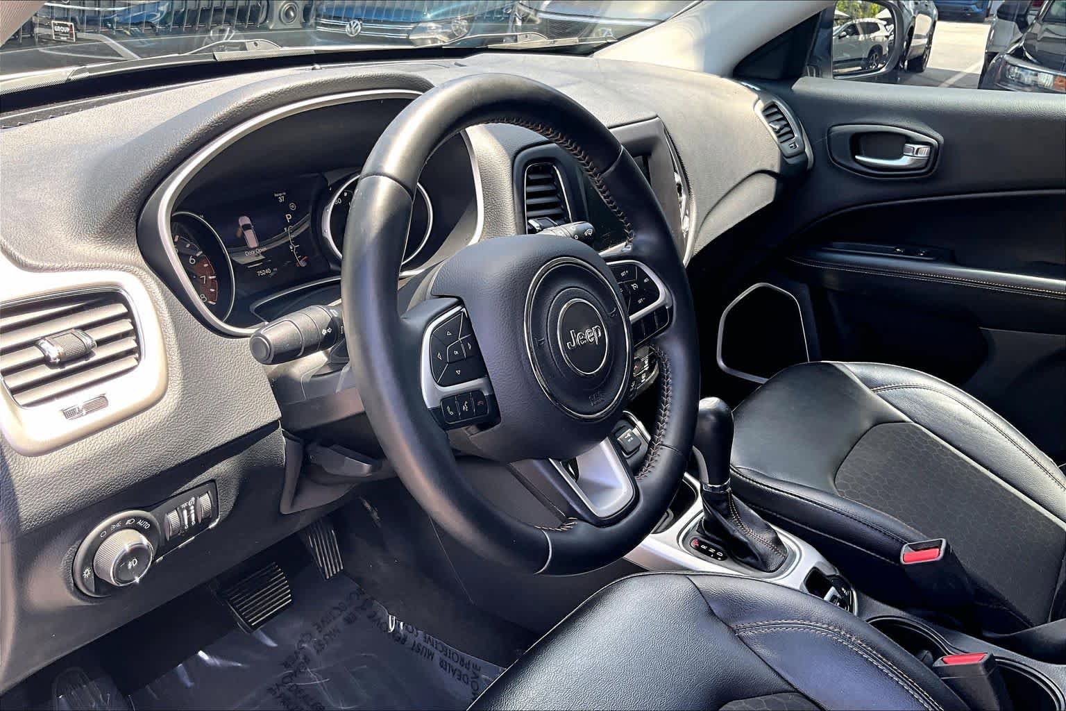Used 2018 Jeep Compass Latitude w/ Popular Equipment Group FWD image 18