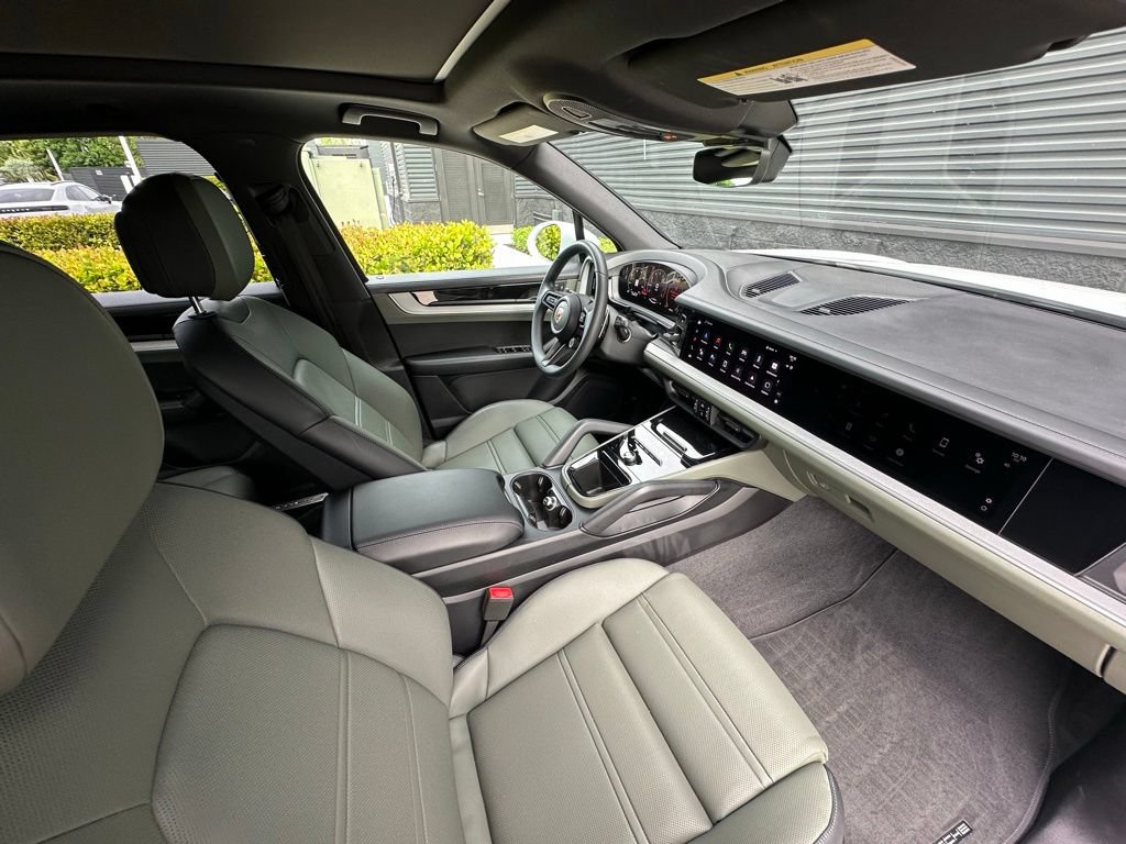 Certified 2024 Porsche Cayenne AWD/4WD image 44