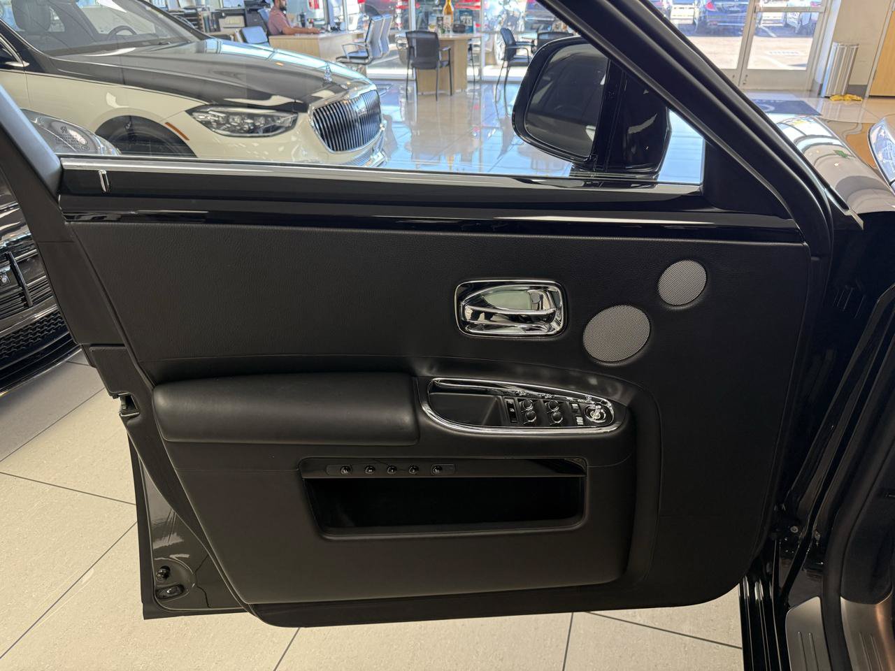 Used 2016 Rolls-Royce Ghost RWD image 9