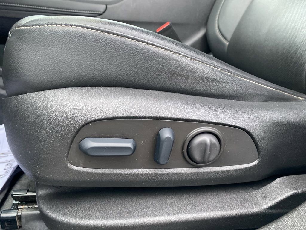 Used 2023 GMC Acadia SLT w/ Elevation Edition image 22