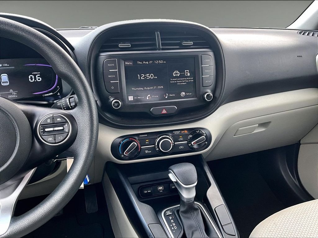 Used 2025 Kia Soul LX w/ LX Technology Package FWD image 18