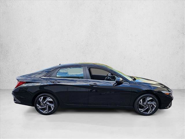 Used 2025 Hyundai Elantra SEL FWD image 4