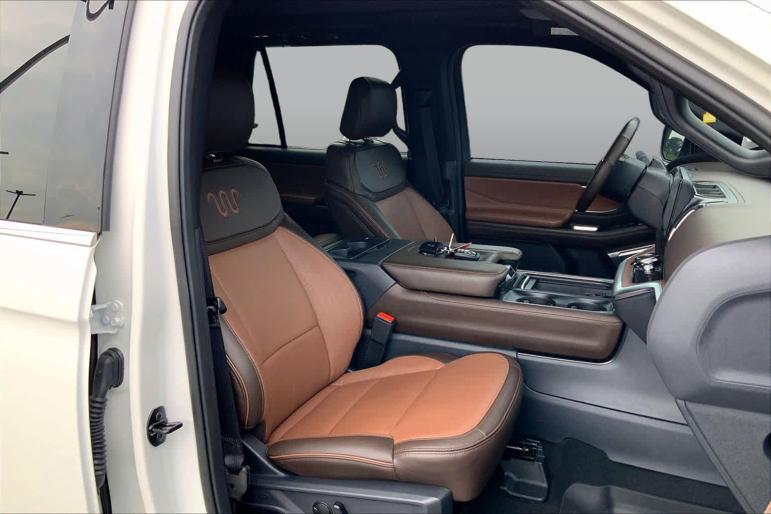 Used 2025 Ford Expedition King Ranch AWD/4WD image 9