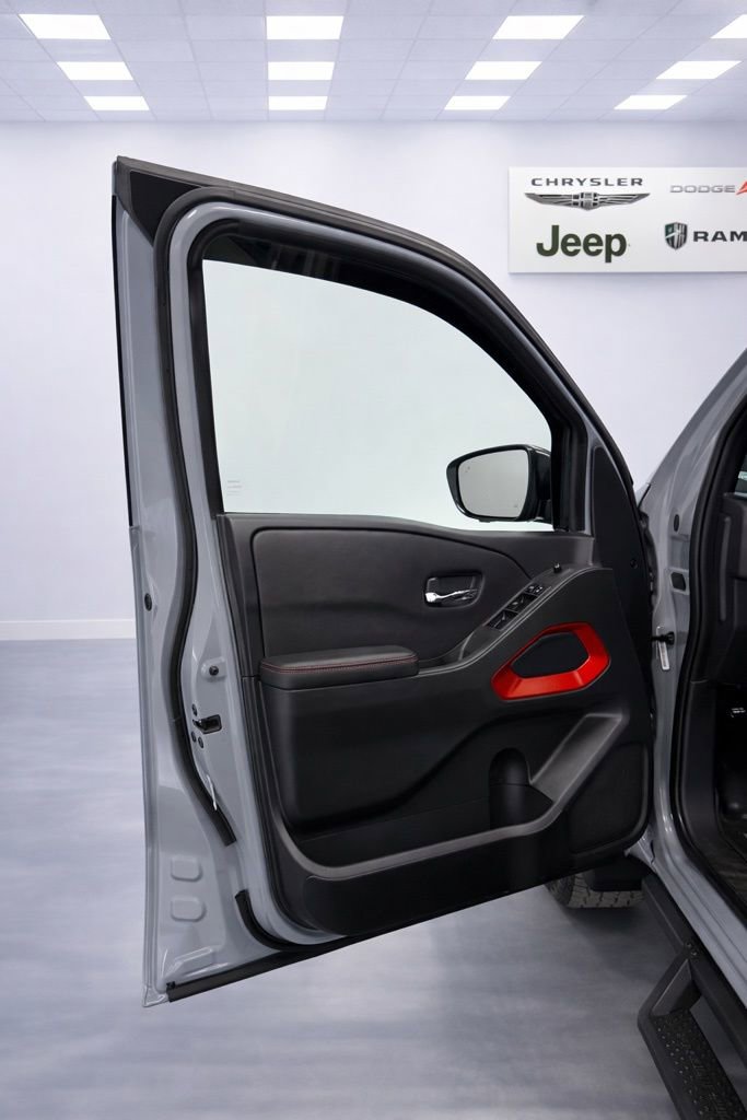 Used 2024 Nissan Frontier PRO-4X w/ Pro Convenience Package image 36