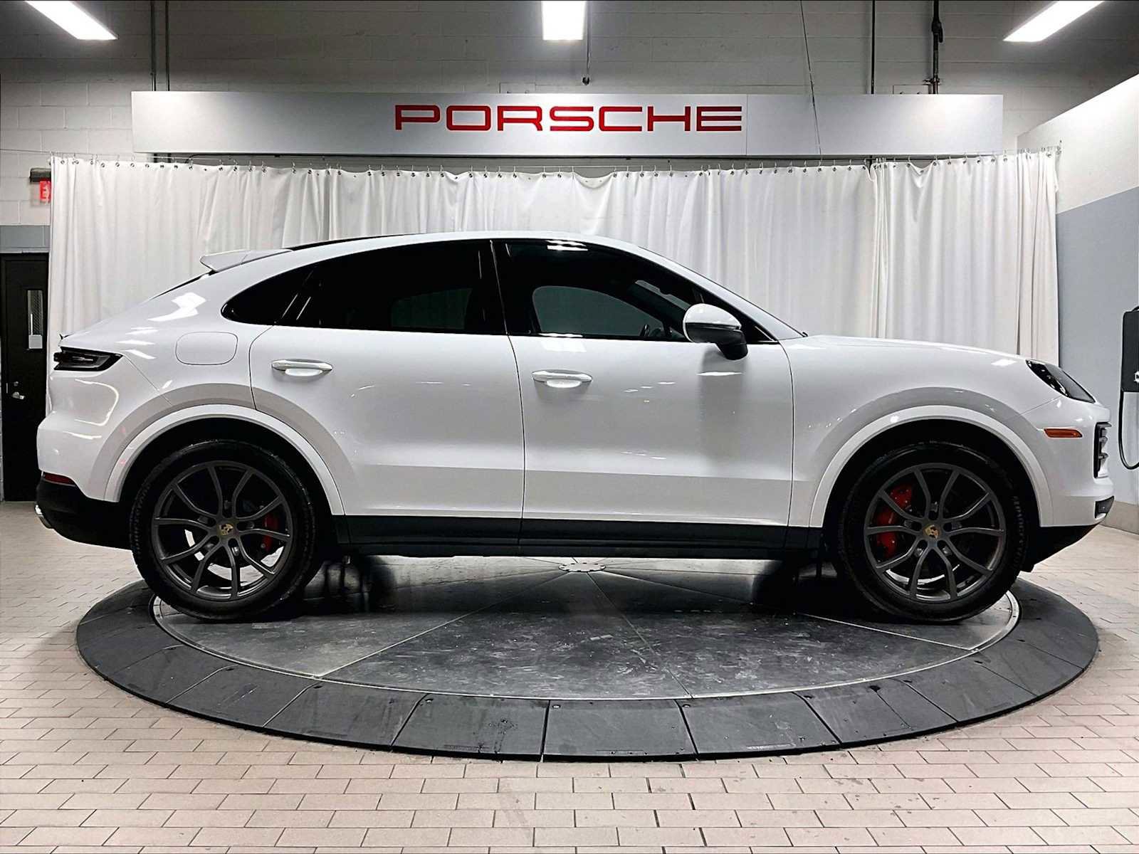 Used 2024 Porsche Cayenne S image 11