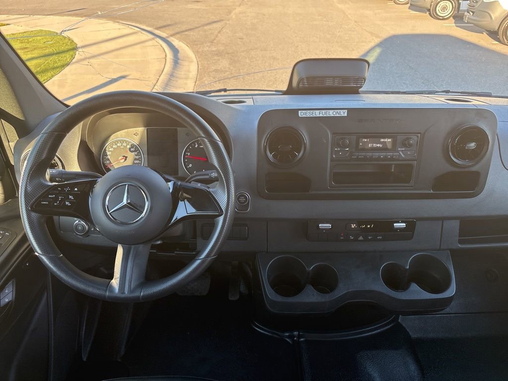 Used 2025 Mercedes-Benz Sprinter 2500 image 32