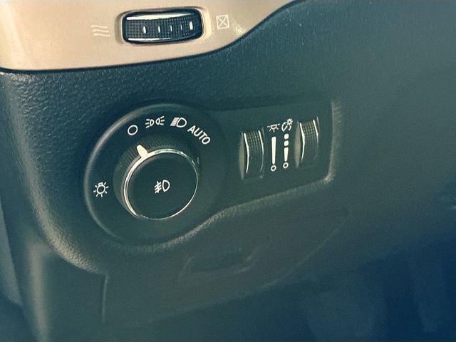 Used 2014 Jeep Cherokee Limited image 11