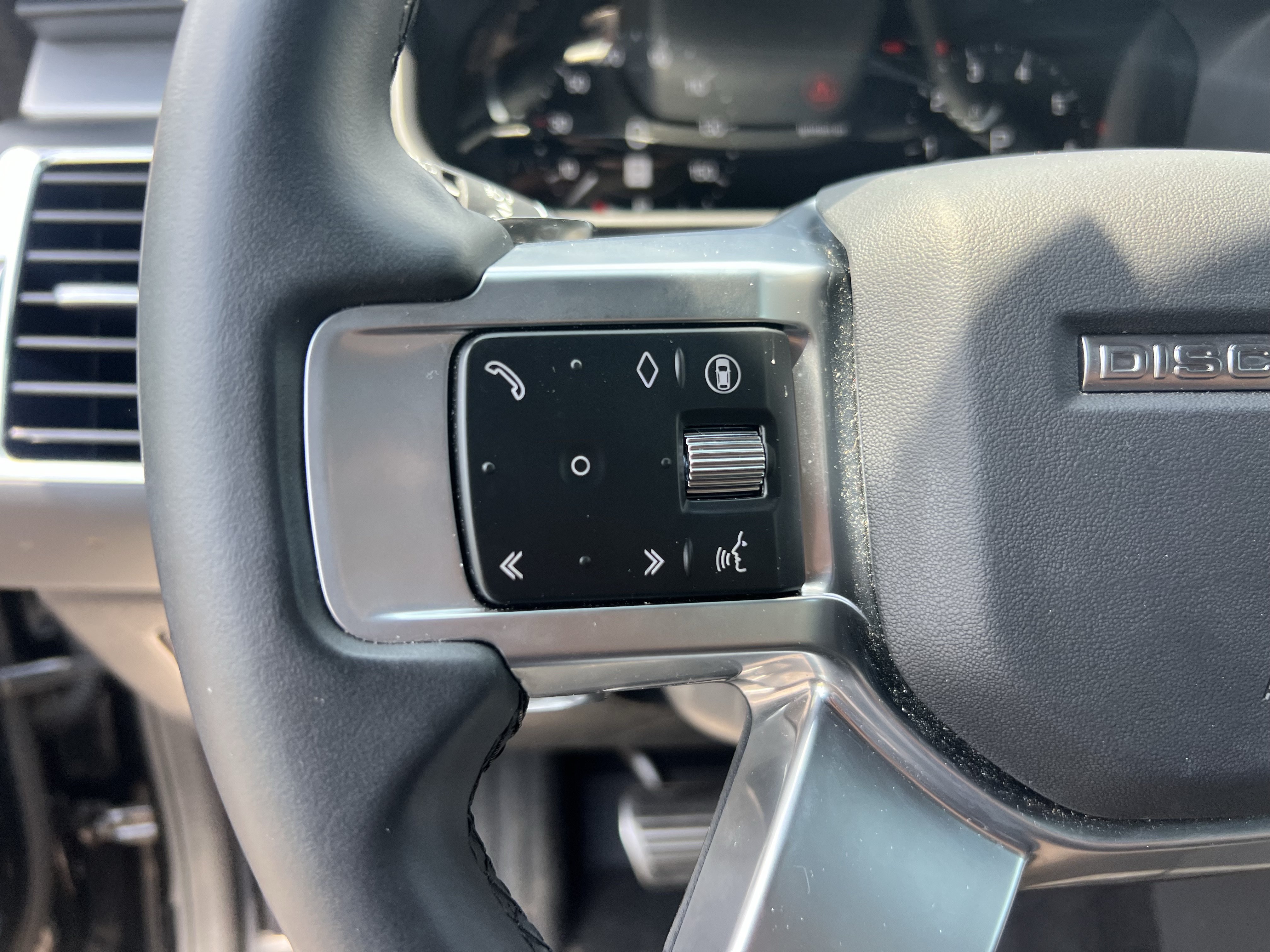 Certified 2025 Land Rover Discovery Dynamic SE AWD/4WD image 22
