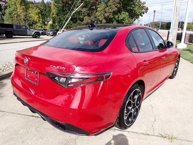 New 2025 Alfa Romeo Giulia AWD w/ Veloce Package AWD image 7