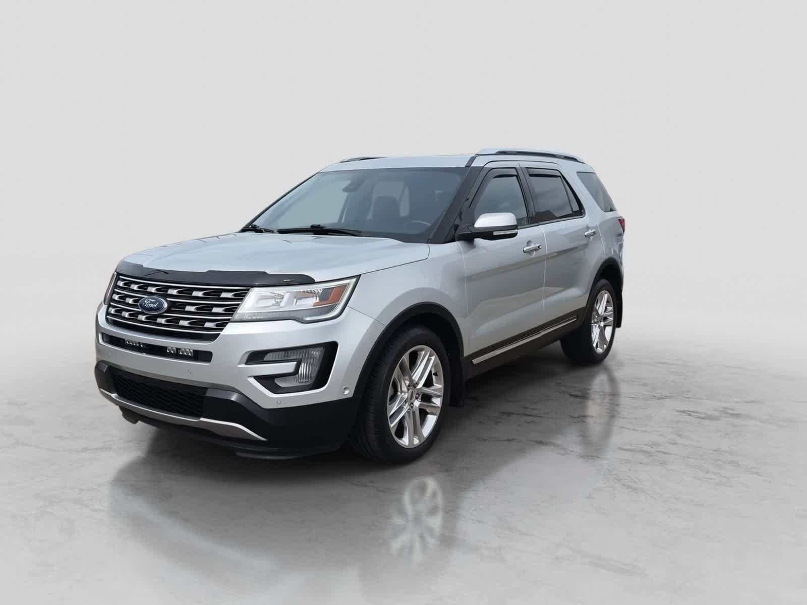 Used 2017 Ford Explorer Limited w/ Equipment Group 301A AWD/4WD image 4
