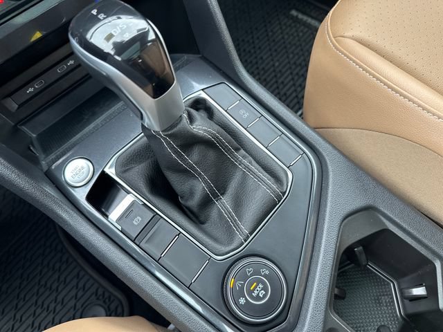 Certified 2023 Volkswagen Tiguan SE w/ Panoramic Sunroof Package AWD/4WD image 27