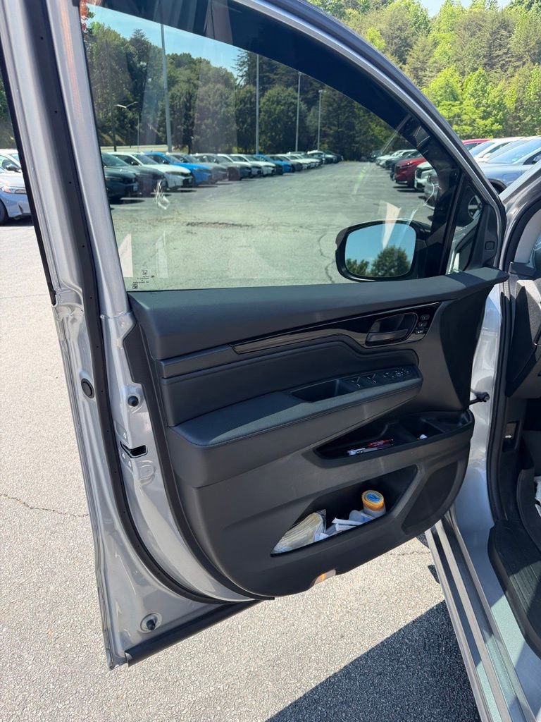 Used 2025 Honda Odyssey Touring image 11