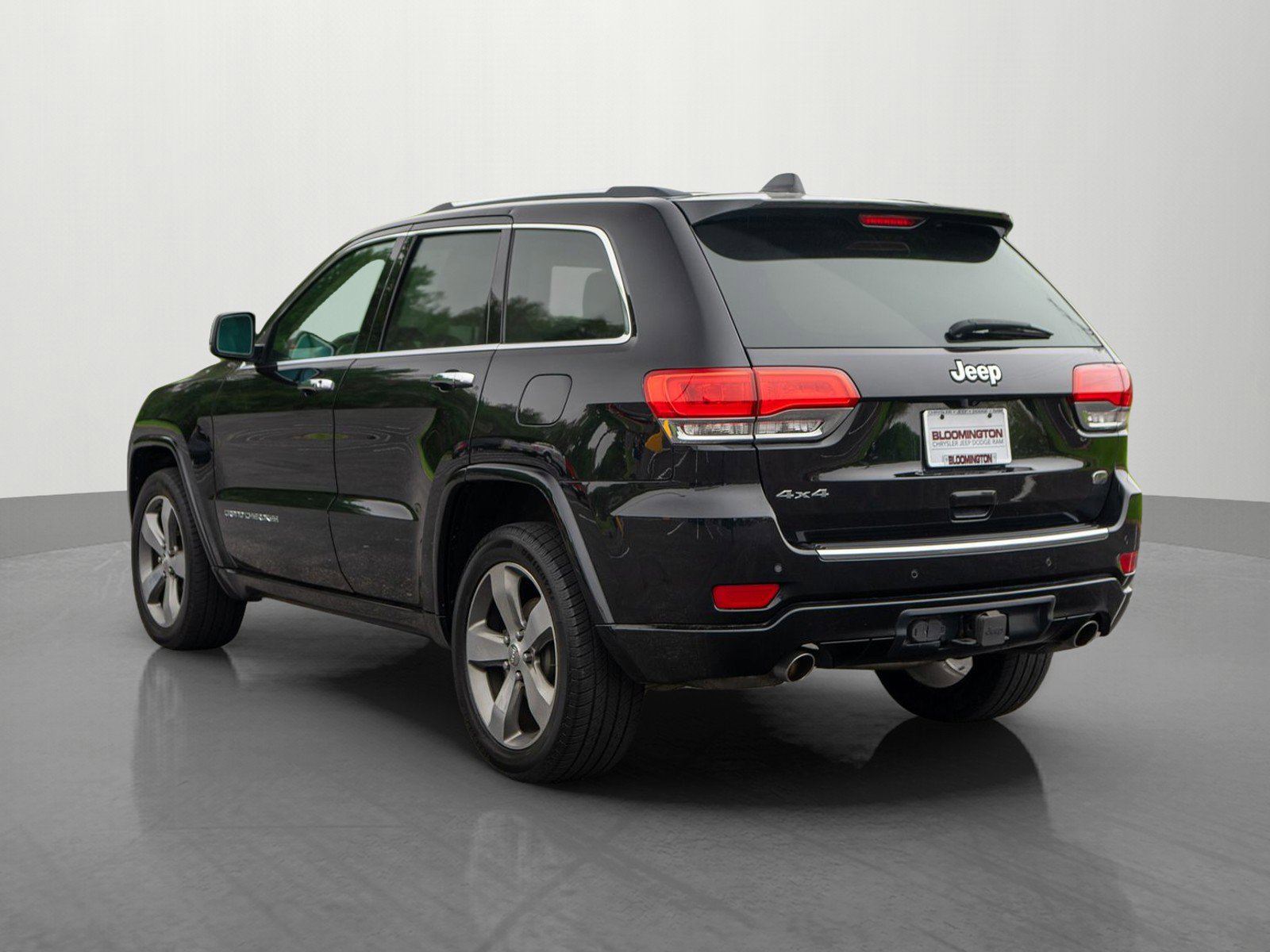 Used 2016 Jeep Grand Cherokee Overland w/ Advanced Technology Group AWD/4WD image 5