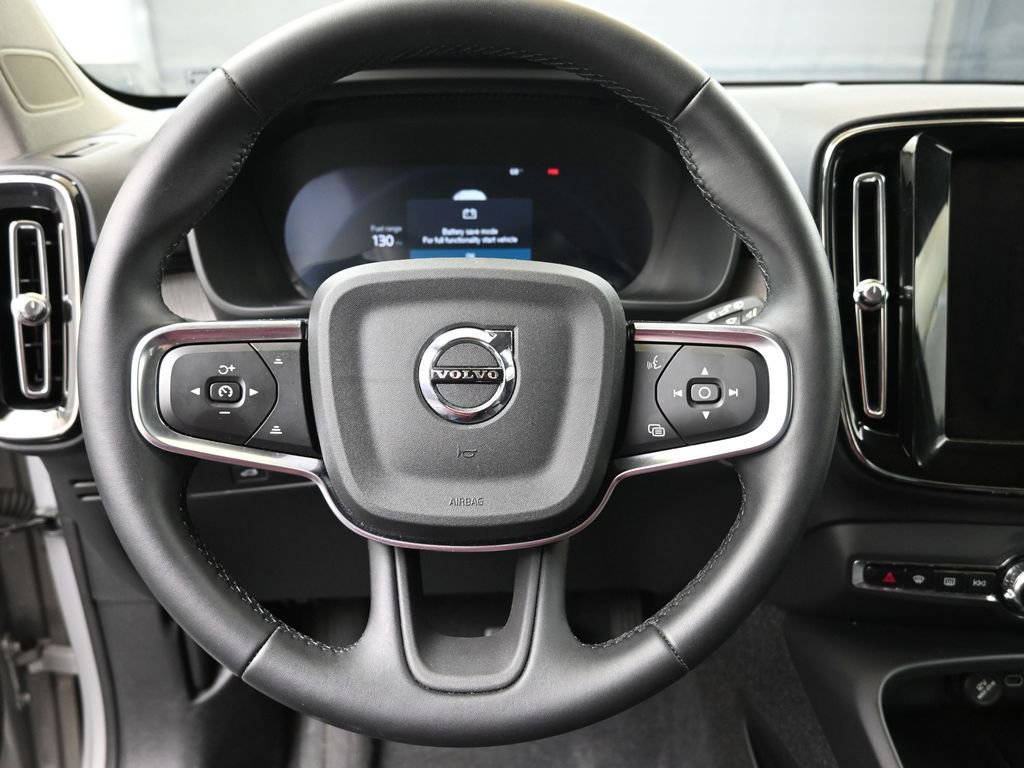Certified 2025 Volvo XC40 B5 Core image 23