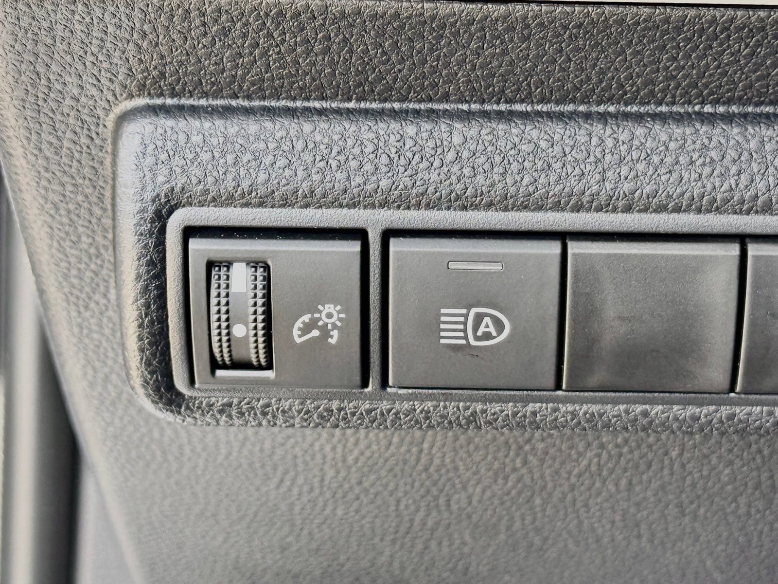 Used 2026 Toyota Corolla LE w/ Carpet Mat Package (TMS) image 26