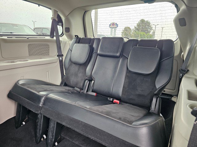 Used 2015 Chrysler Town & Country Limited FWD image 23