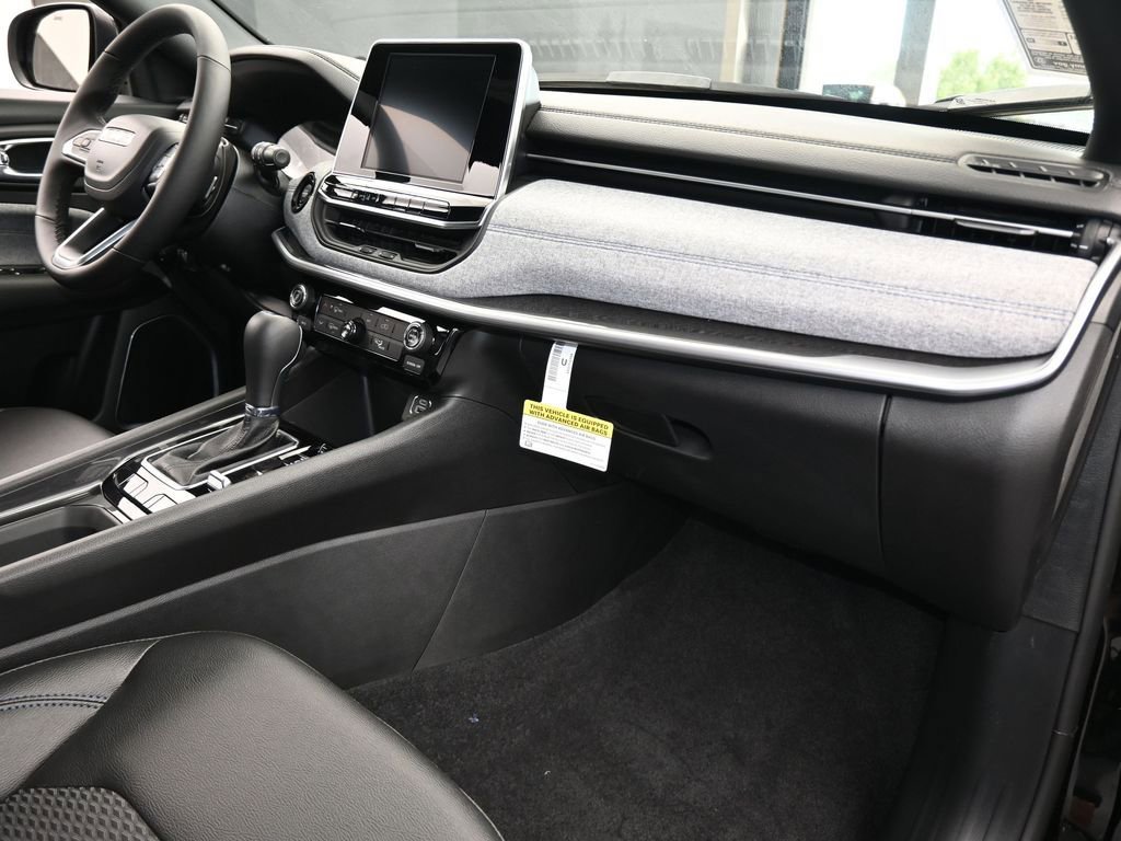 Used 2026 Jeep Compass Latitude AWD/4WD image 39