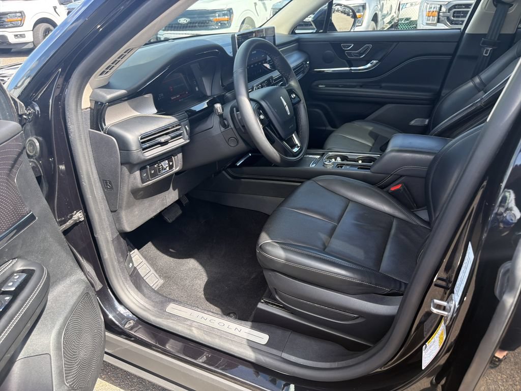 Certified 2025 Lincoln Corsair Reserve w/ Jet Appearance Package AWD/4WD image 12