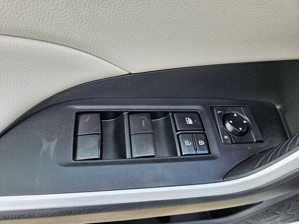 Used 2020 Toyota RAV4 XLE image 24
