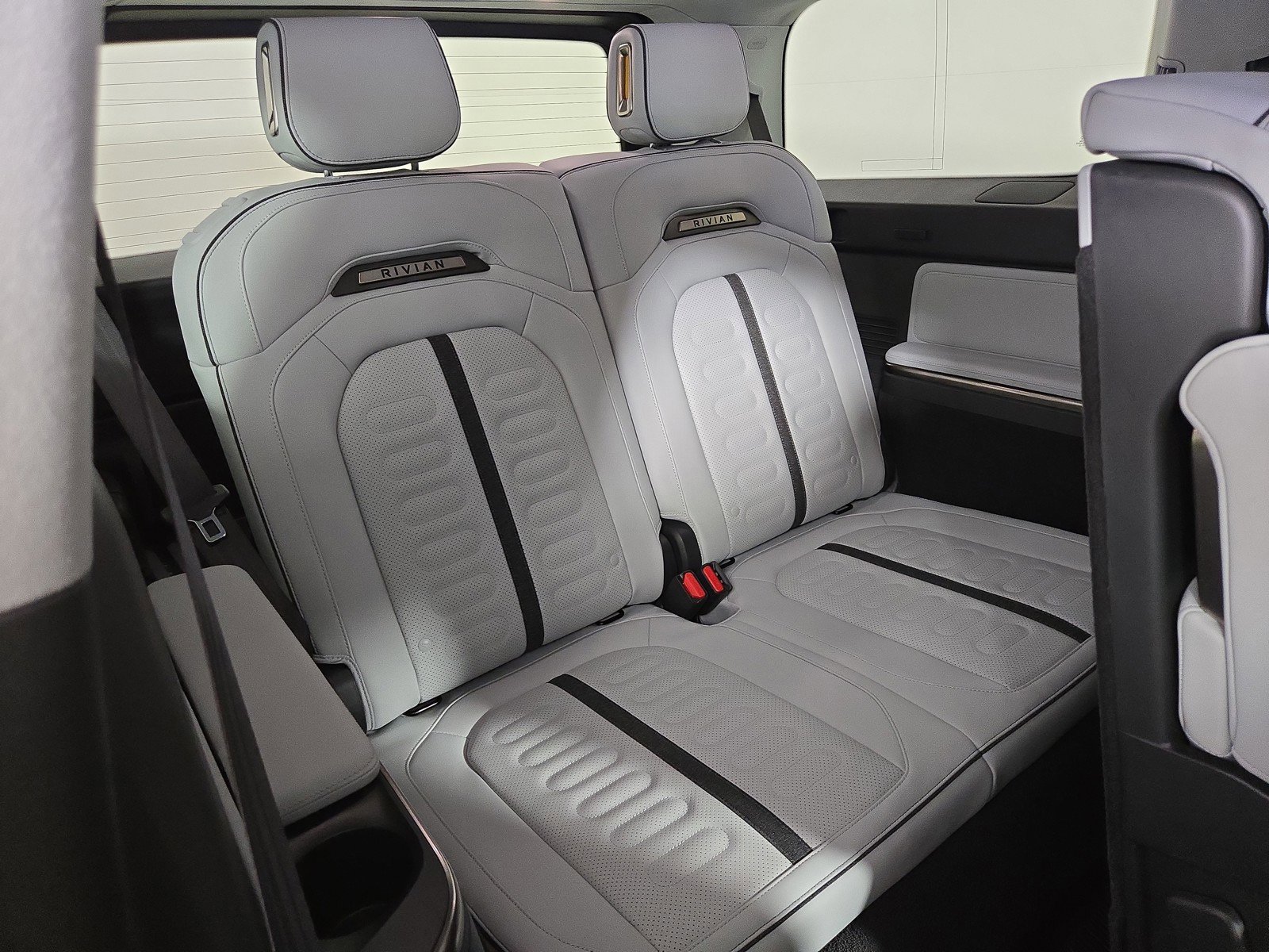 Used 2024 Rivian R1S Adventure AWD/4WD image 25