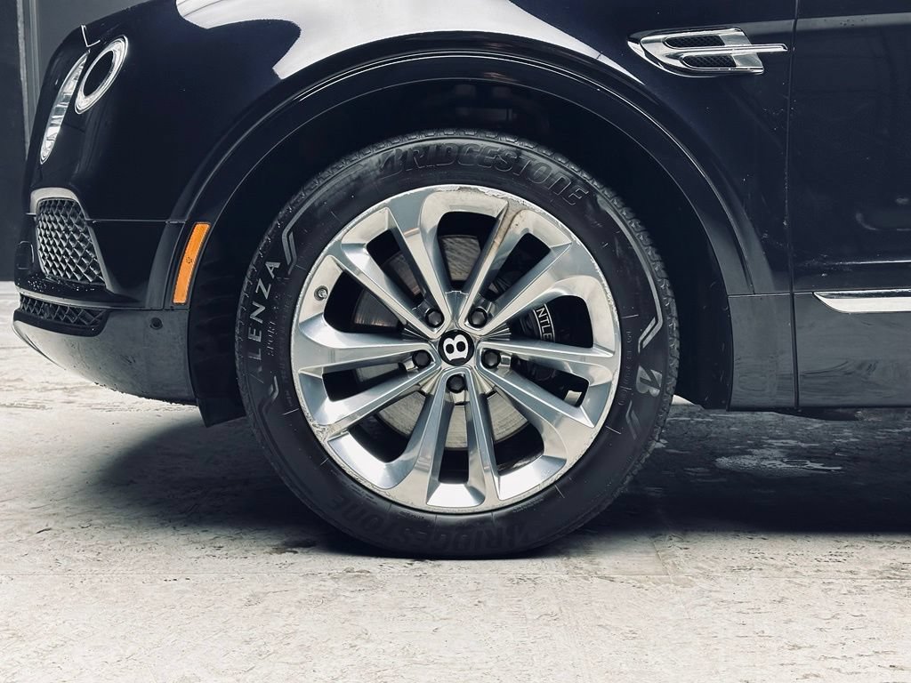 Used 2019 Bentley Bentayga AWD/4WD image 38