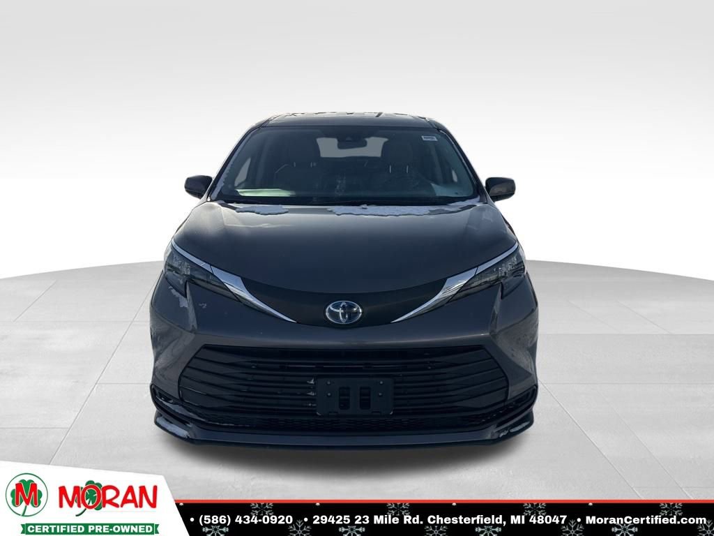 Used 2024 Toyota Sienna LE image 8