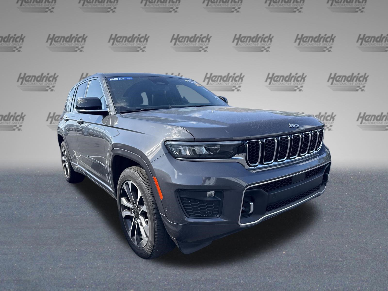 Used 2022 Jeep Grand Cherokee Overland w/ Luxury Tech Group IV AWD/4WD image 3