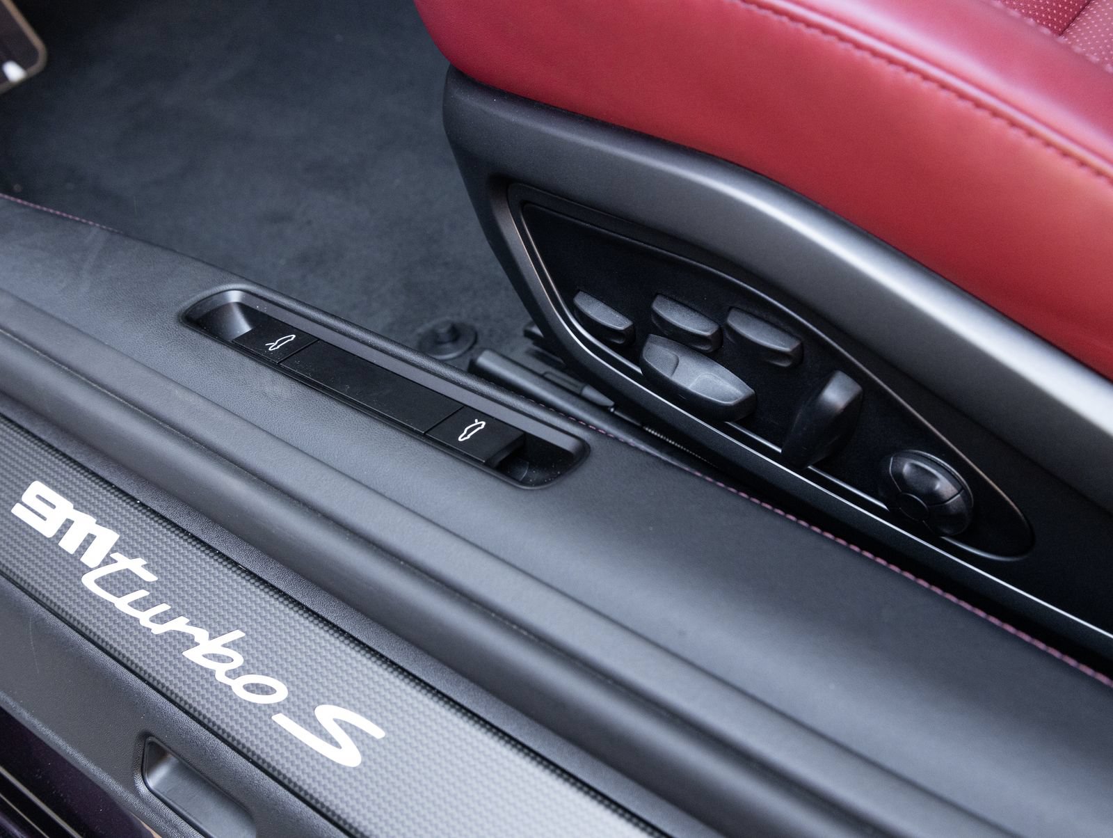 Certified 2025 Porsche 911 Turbo S AWD/4WD image 24