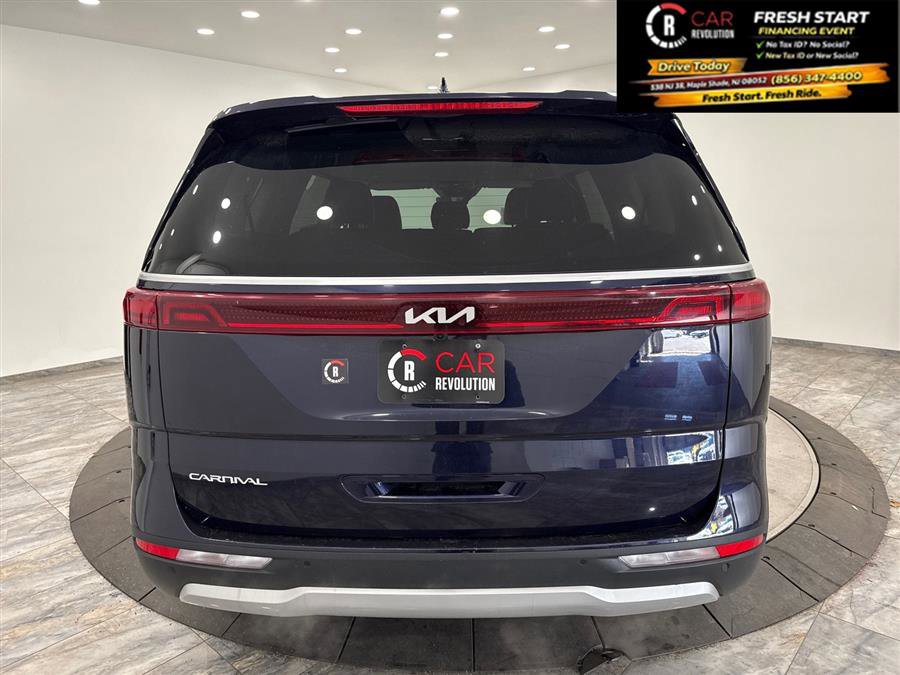 Used 2024 Kia Carnival LX image 6