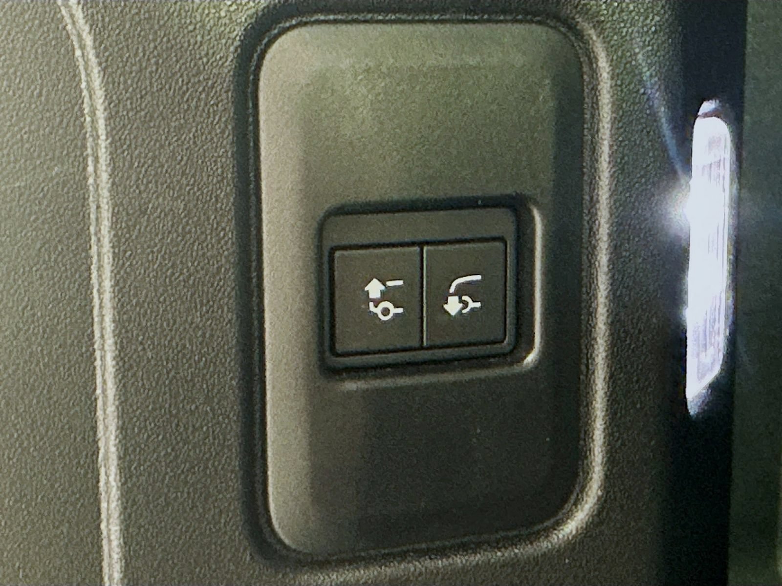 Used 2025 Land Rover Defender 110 S AWD/4WD image 36