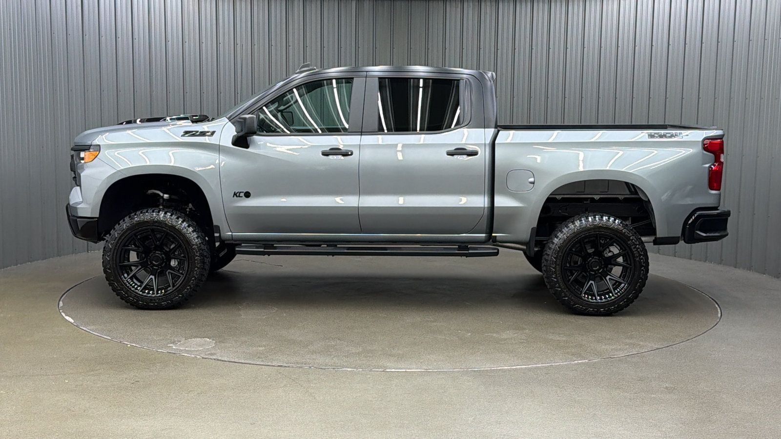 Used 2026 Chevrolet Silverado 1500 Custom Trail Boss w/ Dark Appearance Package AWD/4WD image 2