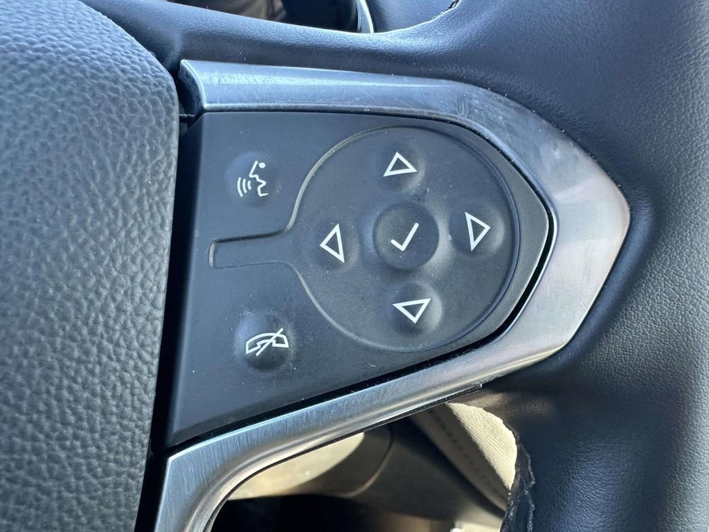 Used 2023 Chevrolet Traverse LT FWD image 16