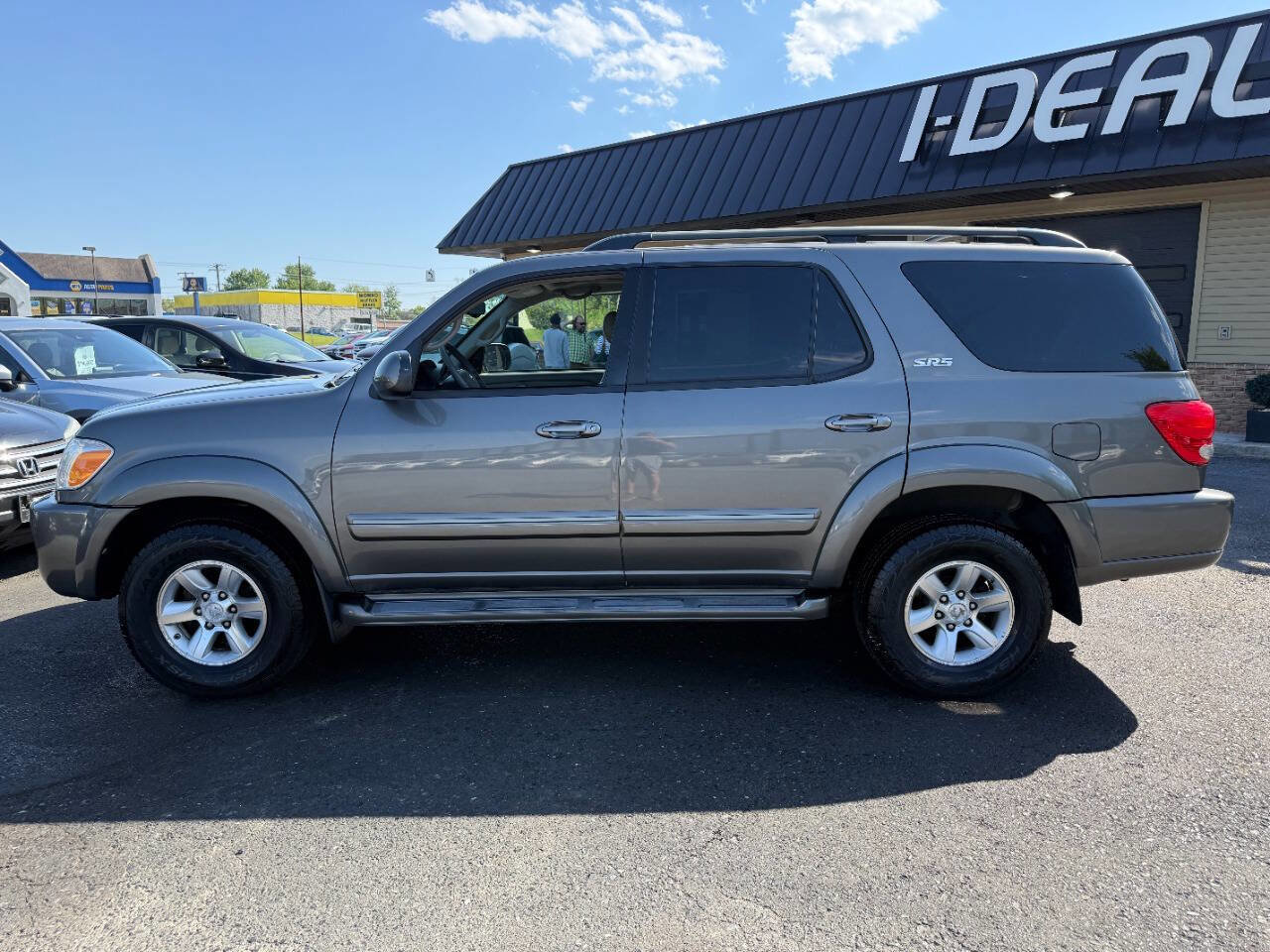 Used 2005 Toyota Sequoia SR5 AWD/4WD image 8