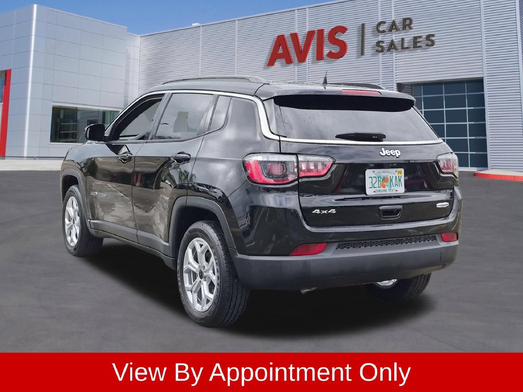 Used 2025 Jeep Compass Latitude AWD/4WD image 7