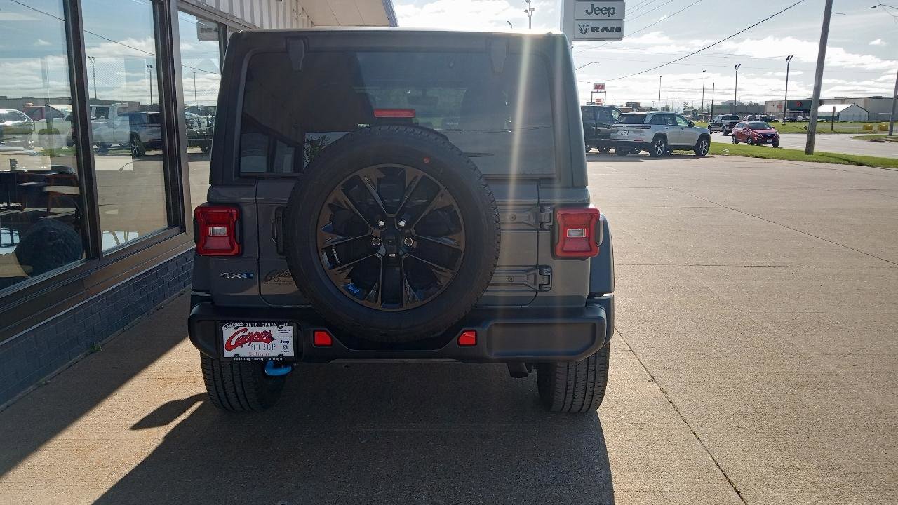 Used 2023 Jeep Wrangler Sahara w/ Cold Weather Group AWD/4WD image 3