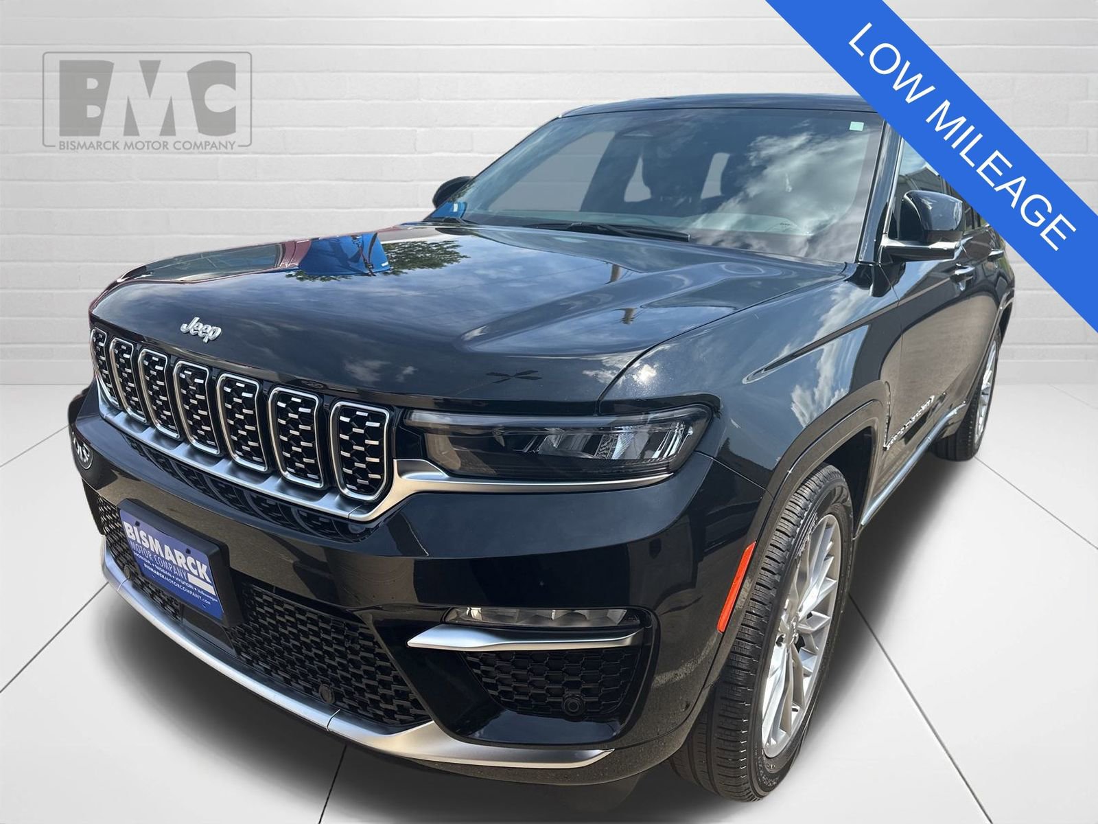 Used 2024 Jeep Grand Cherokee Summit w/ Luxury Tech Group V image 1