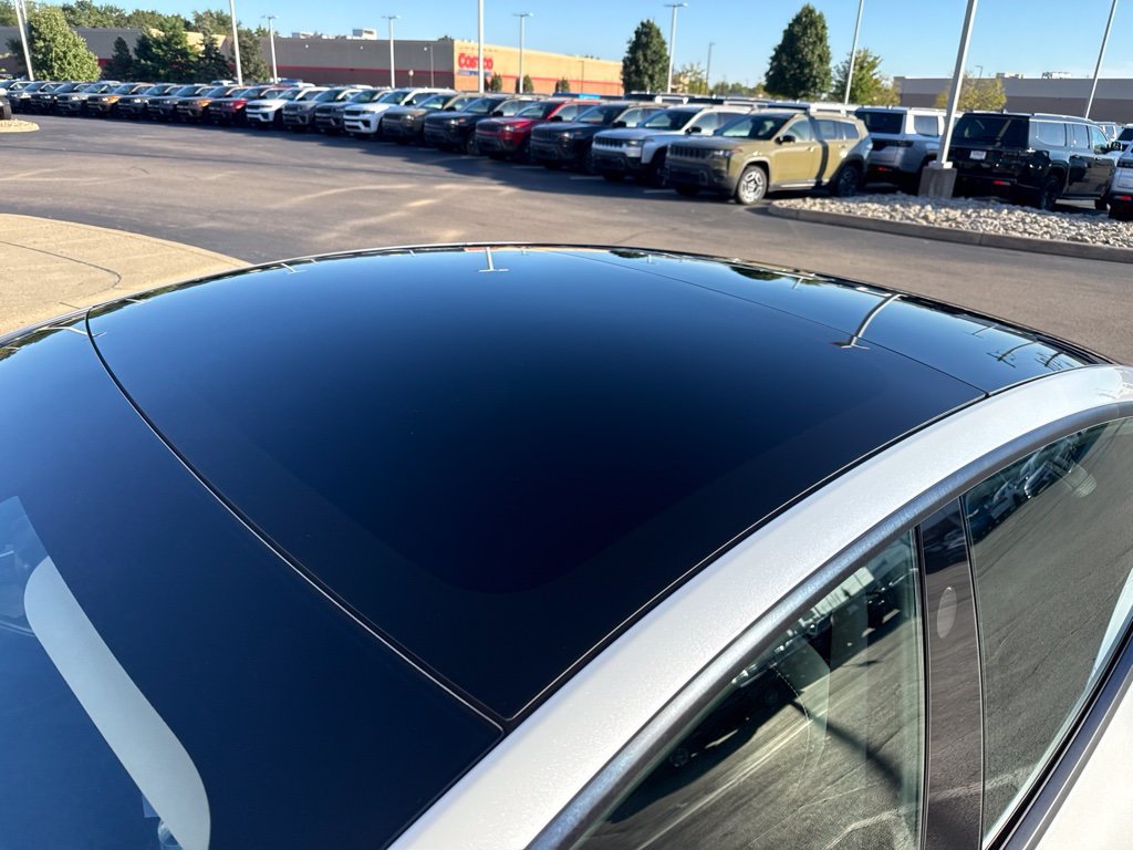 Used 2022 Tesla Model 3 Long Range AWD/4WD image 10