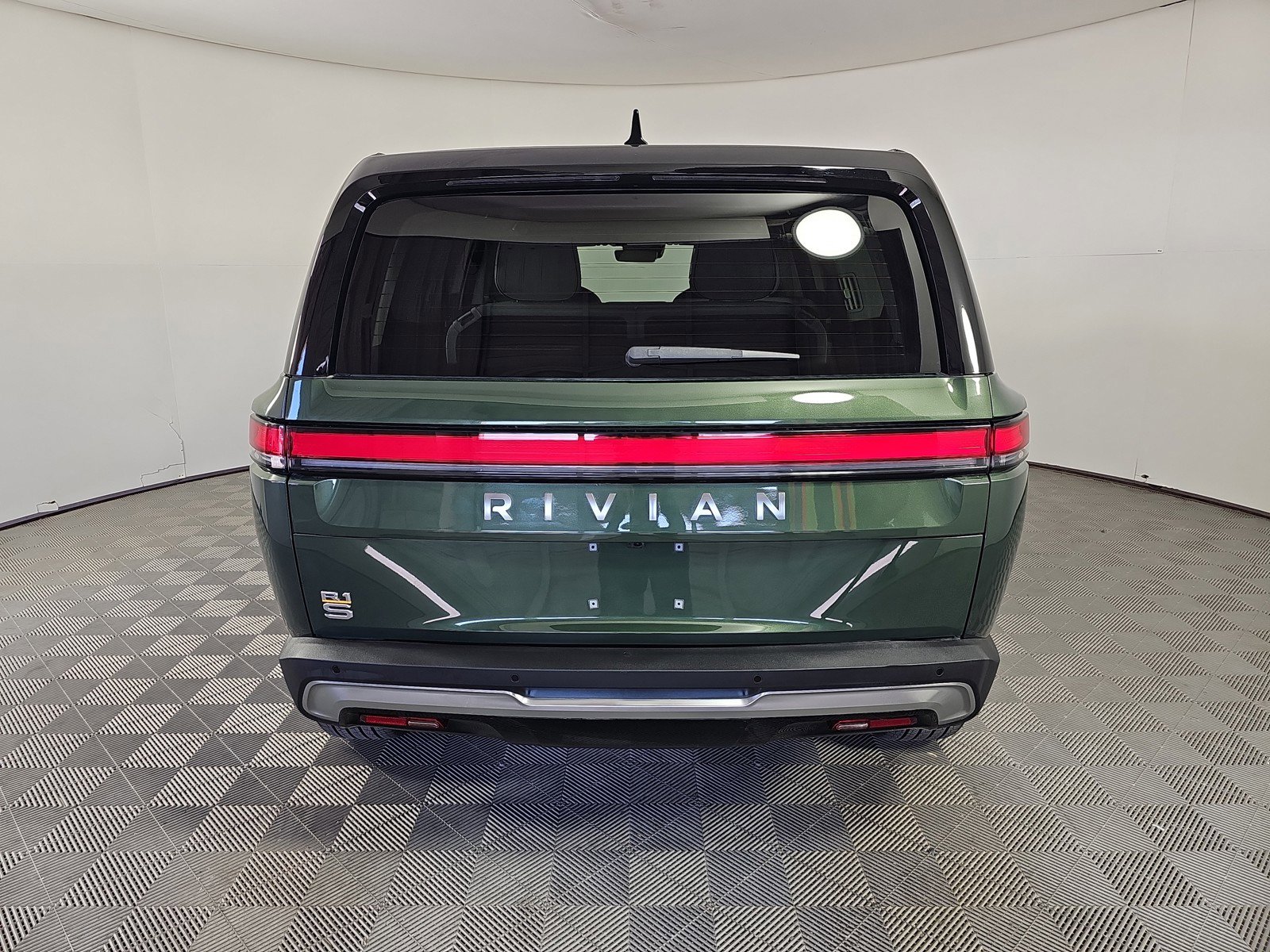 Used 2024 Rivian R1S Adventure image 4