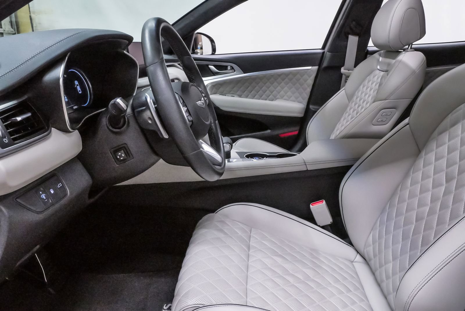Certified 2022 Genesis G70 3.3T RWD image 9