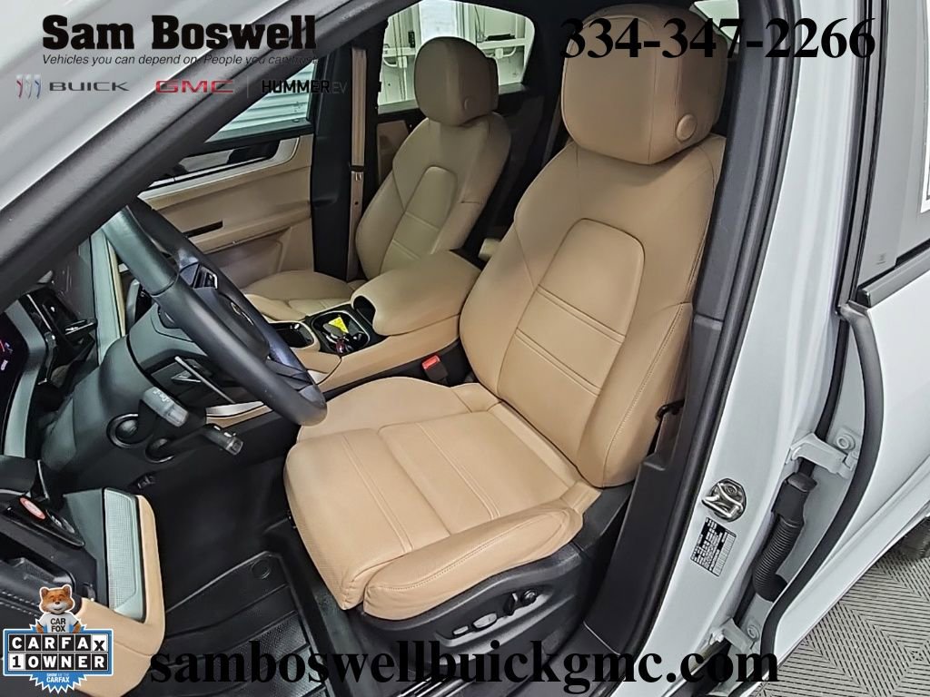 Used 2025 Porsche Cayenne Coupe image 28